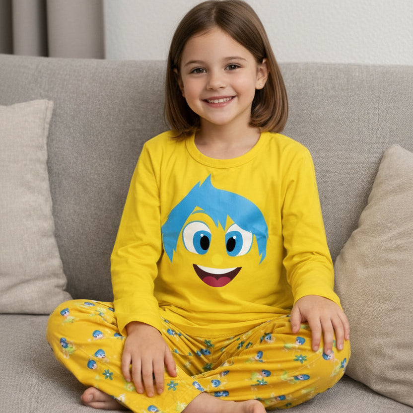 Aqui até dormir é com estilo e qualidade. Um pijama super bonito, super confortável e muito giro. Pijama cardado.