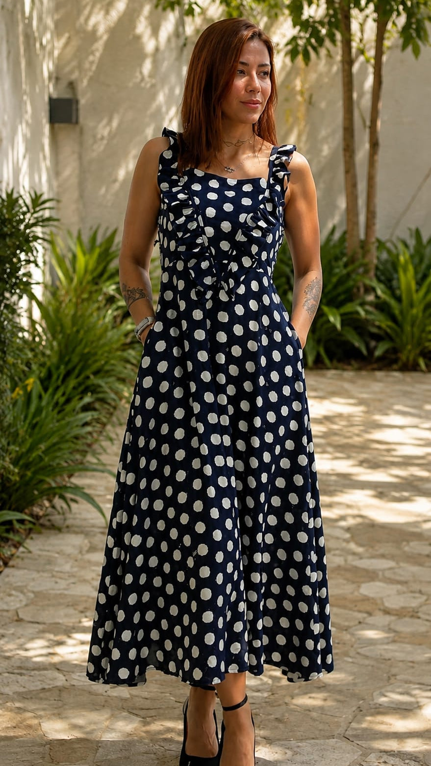 Vestido Midi Bolinhas Azul Marinho e Branco com Folhos