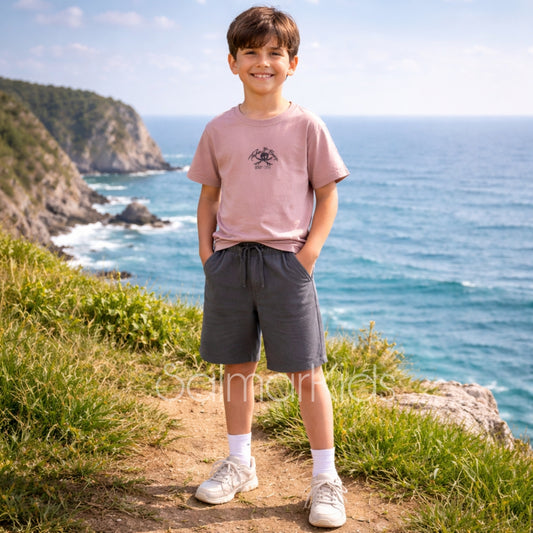 Os calções em algodão são sempre os maiores aliados dos meninos no Verão.