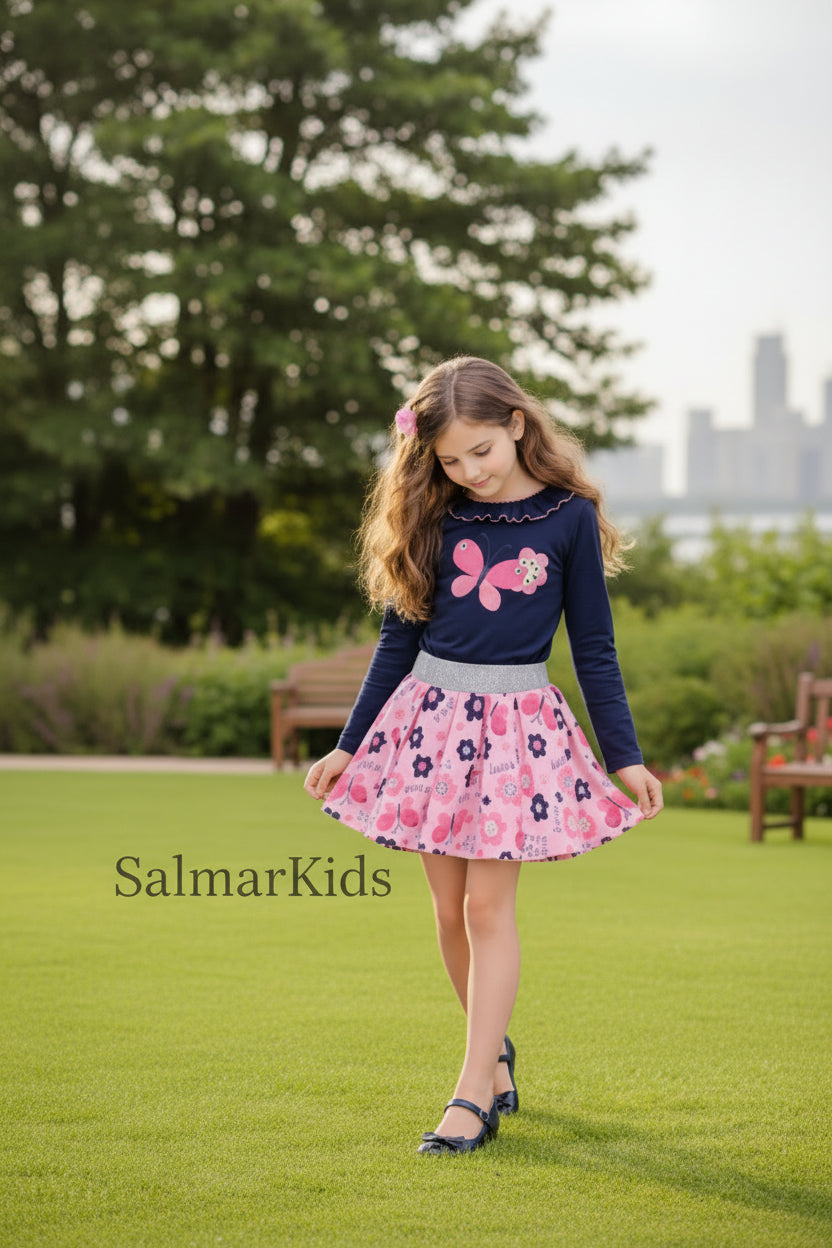 Este é o conjunto que realmente chama a Primavera e alegra só de olhar para ele. Perfeito para qualquer ocasião. Saia/calção perfeita para as meninas andarem à vontade.