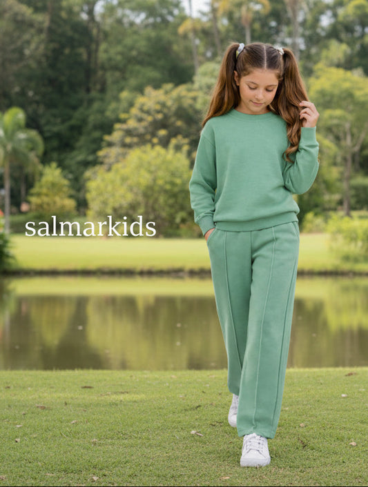 Um fato de treino simples no design, mas arrojado na praticidade e beleza. A qualidade fala por si.