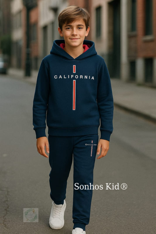 Se há fato de treino estiloso, este sem dúvida entra nesse leque.

Para além de uma qualidade invejável, é super confortável, quentinho, e muito, muitooooooo giro.